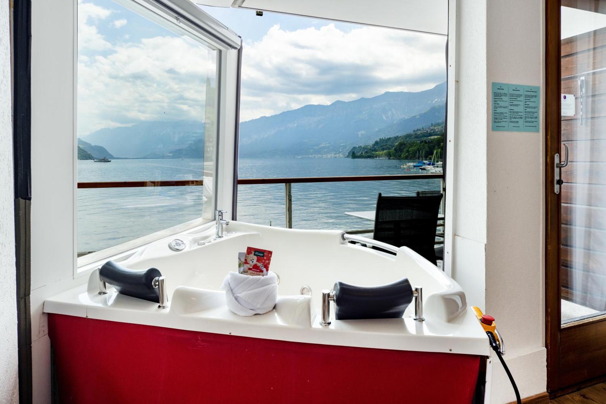 Strandhotel Seeblick Faulensee Eksteriør bilde